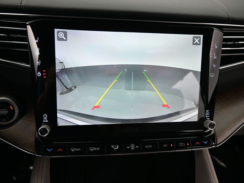 Used 2024 Diamond Black Crystal Pearlcoat Jeep Base image 24