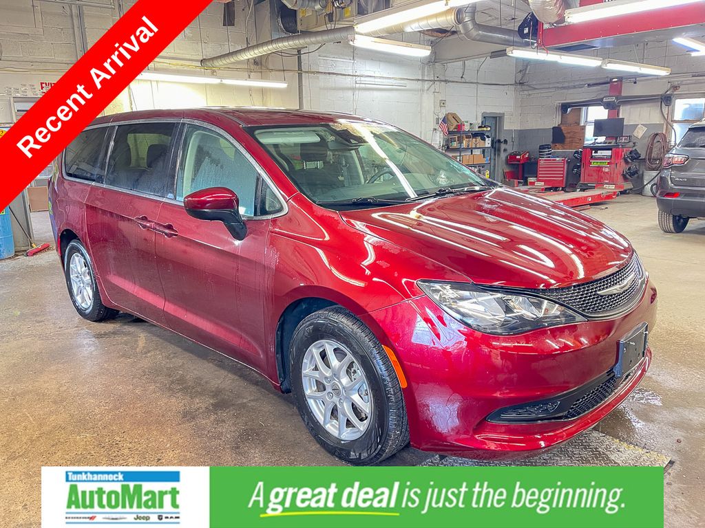 2023 Chrysler Voyager LX FWD