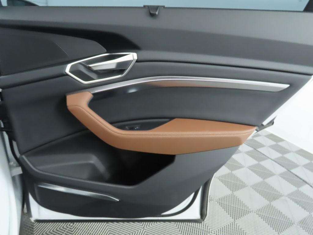 2023 Audi e-tron Premium 30