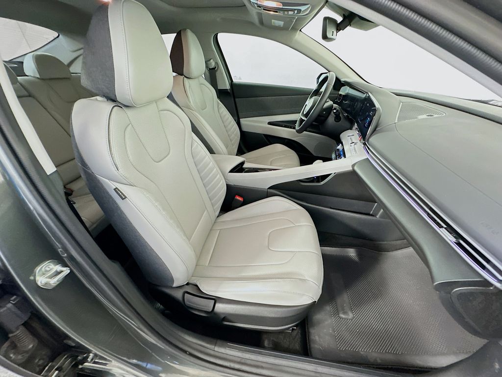 Thumbnail: 2024 Hyundai Elantra - 28