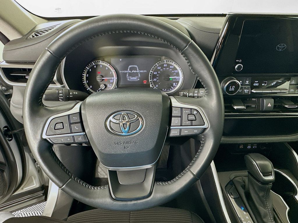Thumbnail: 2024 Toyota Highlander - 11