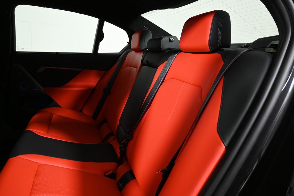 Thumbnail: 2026 BMW M5 - 4