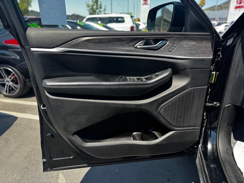 Used 2023 Jeep Grand Cherokee SUV