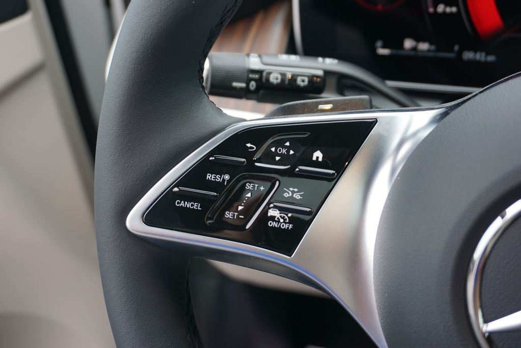 Thumbnail: 2026 Mercedes-Benz GLC - 27