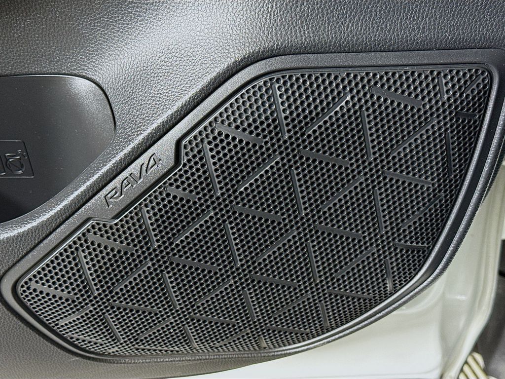Thumbnail: 2021 Toyota RAV4 - 19
