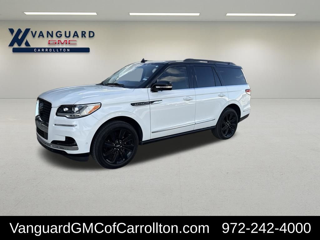 White Metallic 2022 Lincoln Navigator SUV / Crossover Four-Wheel Drive Automatic