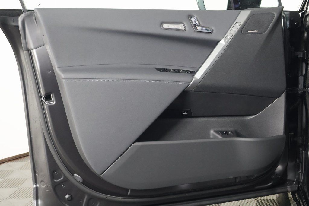 Thumbnail: 2026 BMW iX - 7