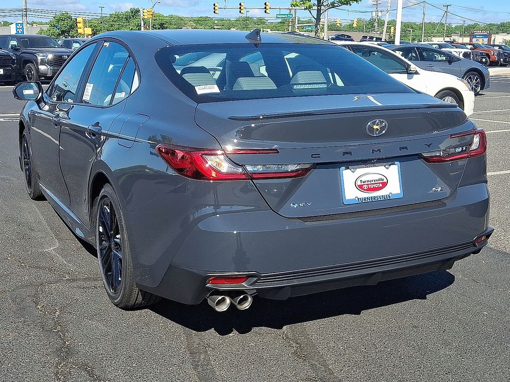2025 Toyota Camry SE 3