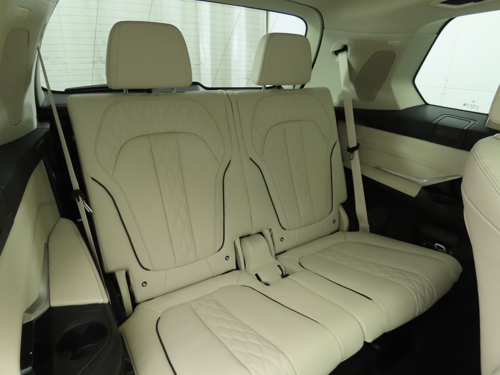 Thumbnail: 2026 BMW X7 - 24