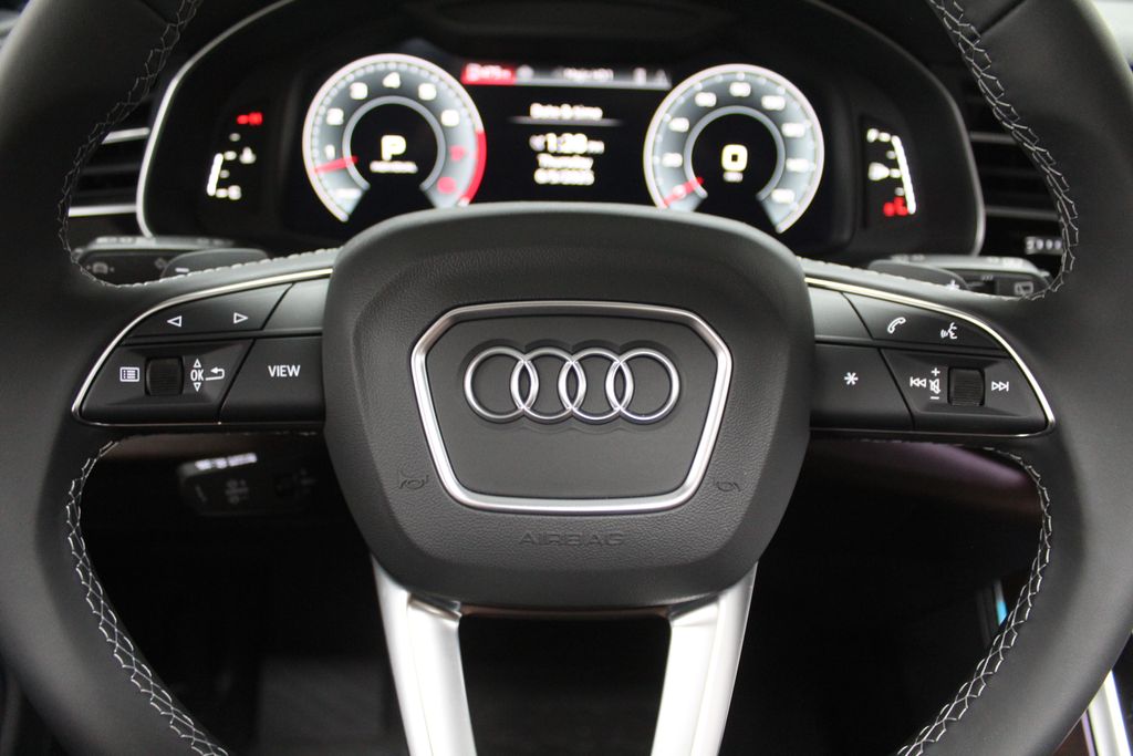 2025 Audi Q8 Premium Plus 30