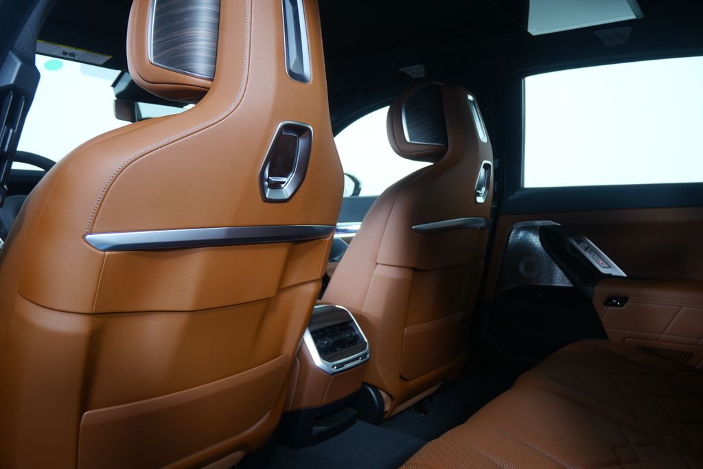 Thumbnail: 2026 BMW 7 Series - 16