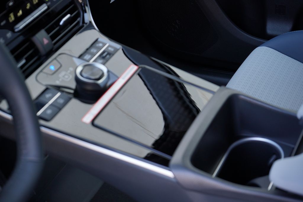 2025 Subaru Solterra Limited 9