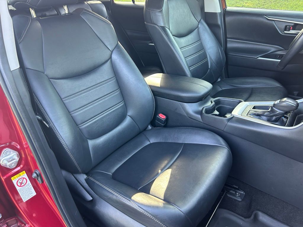 Thumbnail: 2019 Toyota RAV4 - 15
