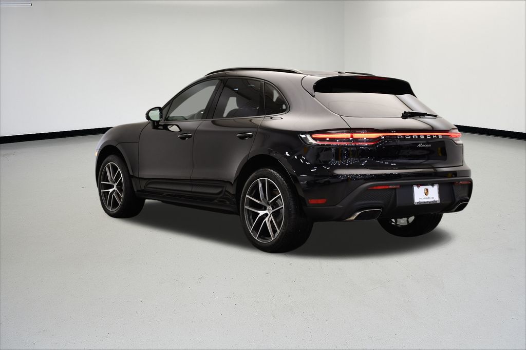 Thumbnail: 2025 Porsche Macan - 3