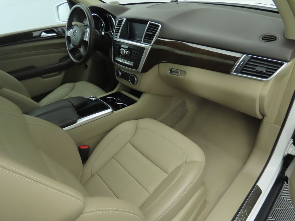 Thumbnail: 2015 Mercedes-Benz M-Class - 18
