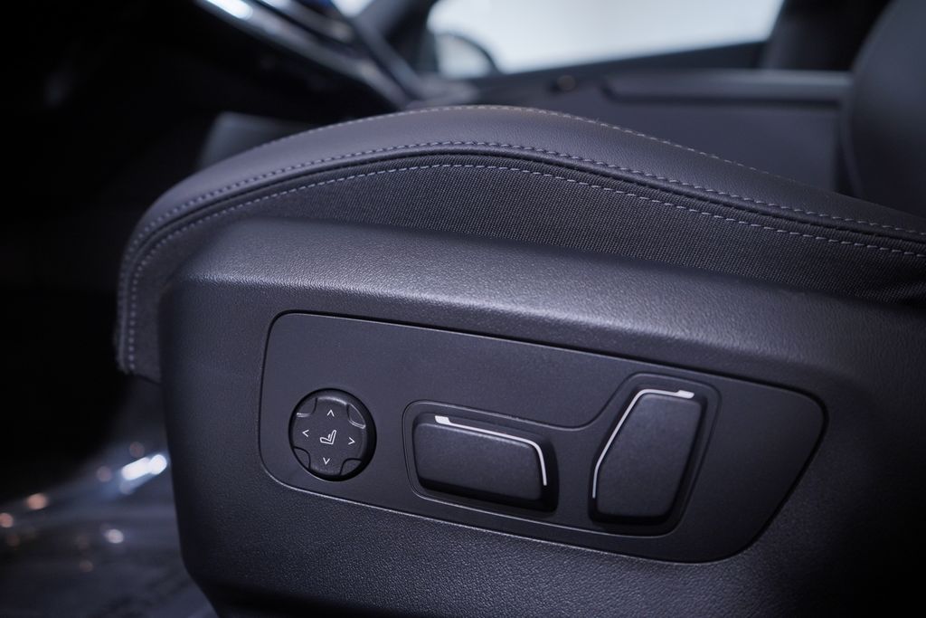 Thumbnail: 2026 BMW 5 Series - 12