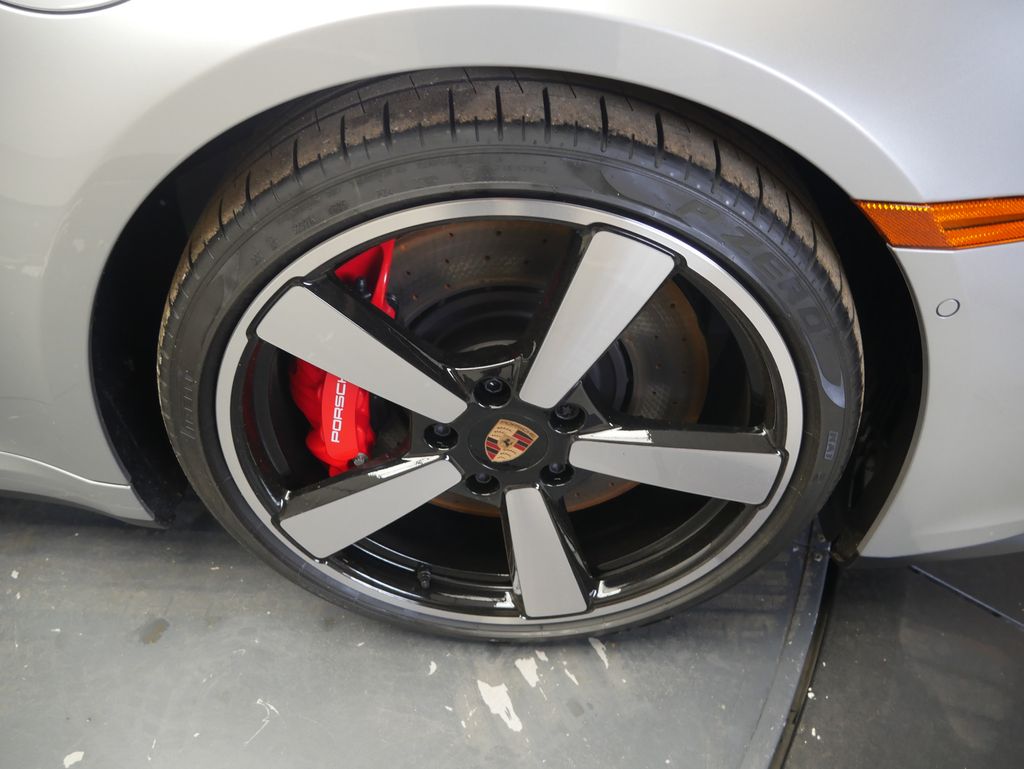 Thumbnail: 2026 Porsche 911 - 16