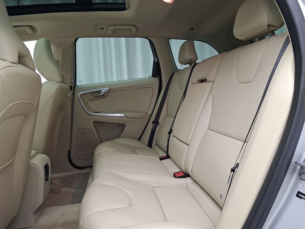 Thumbnail: 2016 Volvo XC60 - 10