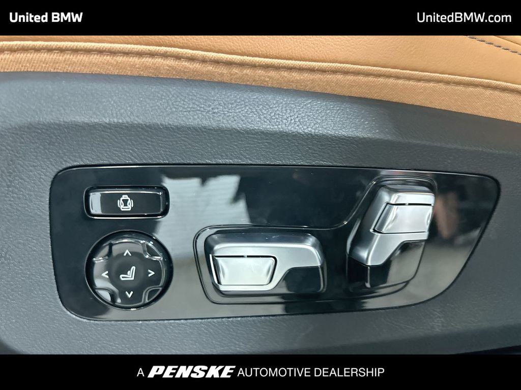 Thumbnail: 2026 BMW X7 - 12