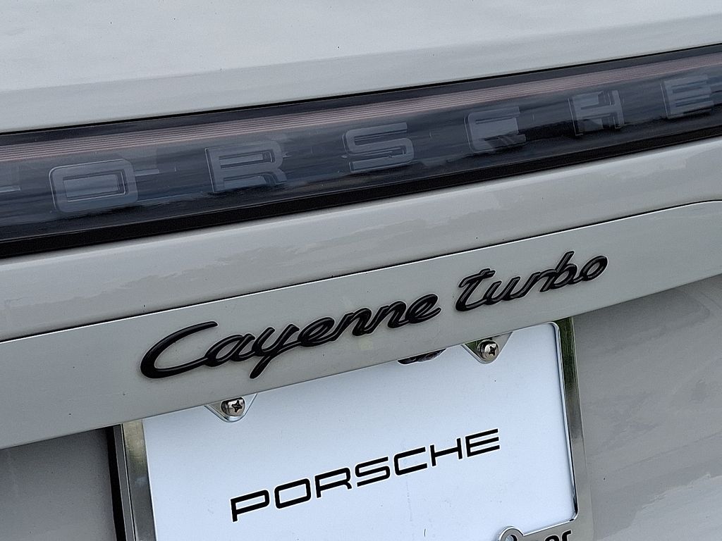 2021 Porsche Cayenne Turbo 32