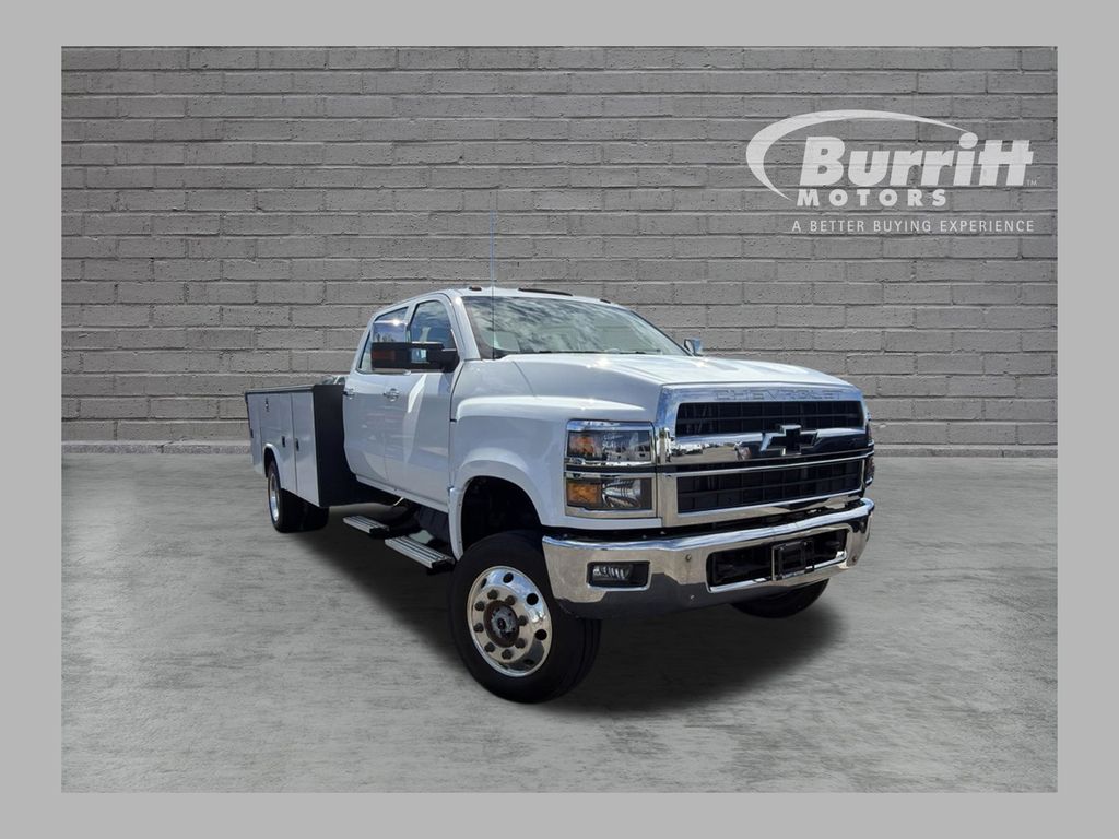 Summit White 2021 Chevrolet Silverado 6500HD Pickup Truck 6-Speed Automatic