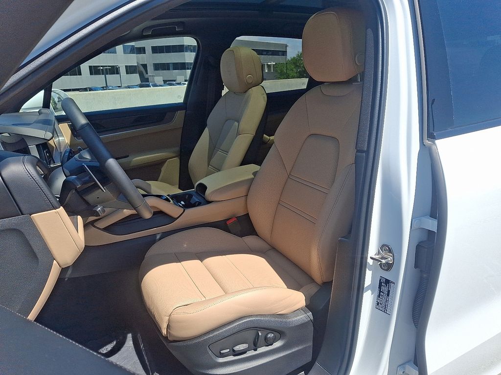 Thumbnail: 2025 Porsche Cayenne - 5