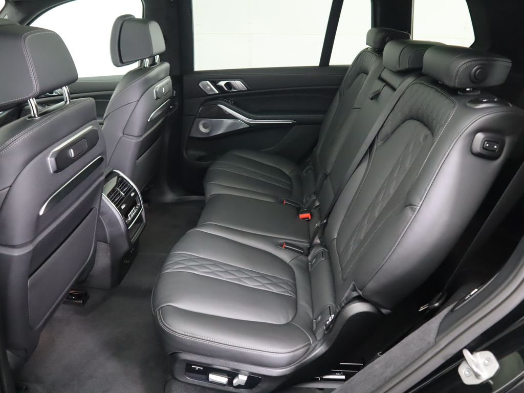 Thumbnail: 2026 BMW X7 - 22