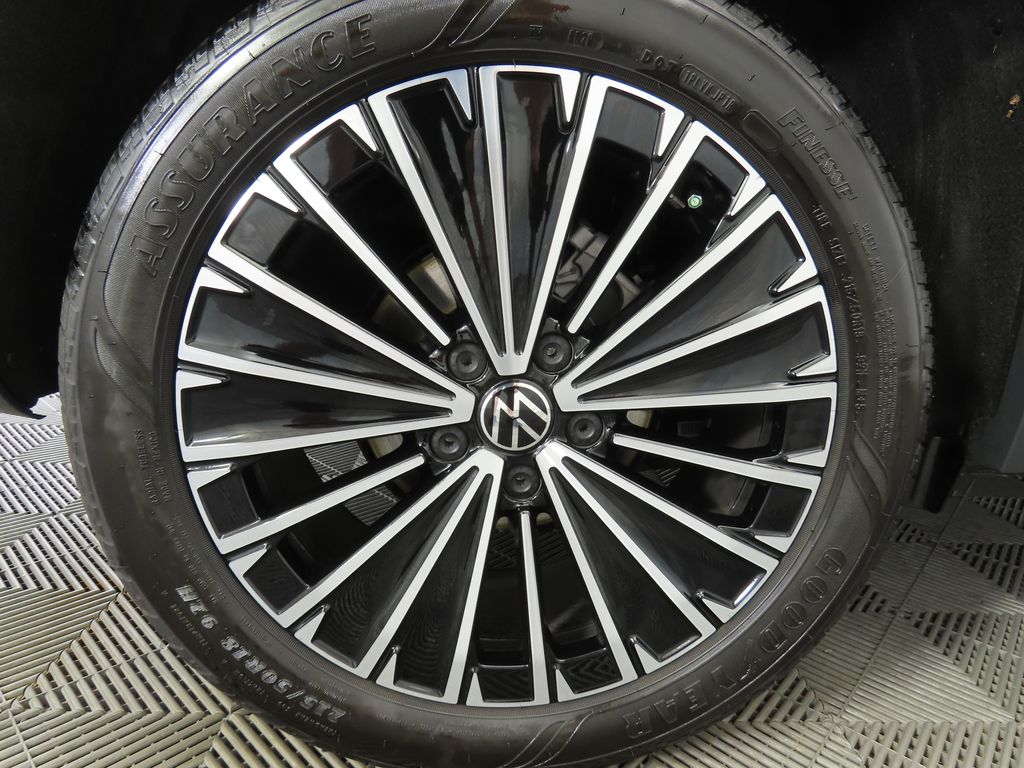 Thumbnail: 2025 Volkswagen Taos - 32