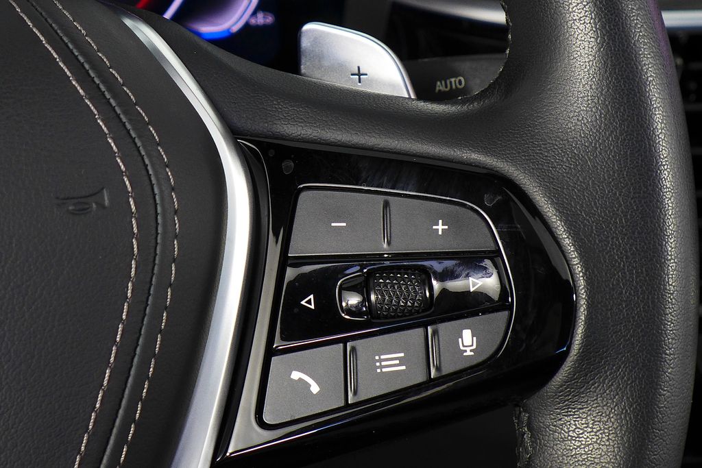 Thumbnail: 2023 BMW 5 Series - 27