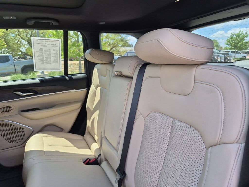 Used Car 2024 Jeep Grand Cherokee  Limited For Sale Under $40,000 In Austin, Texas