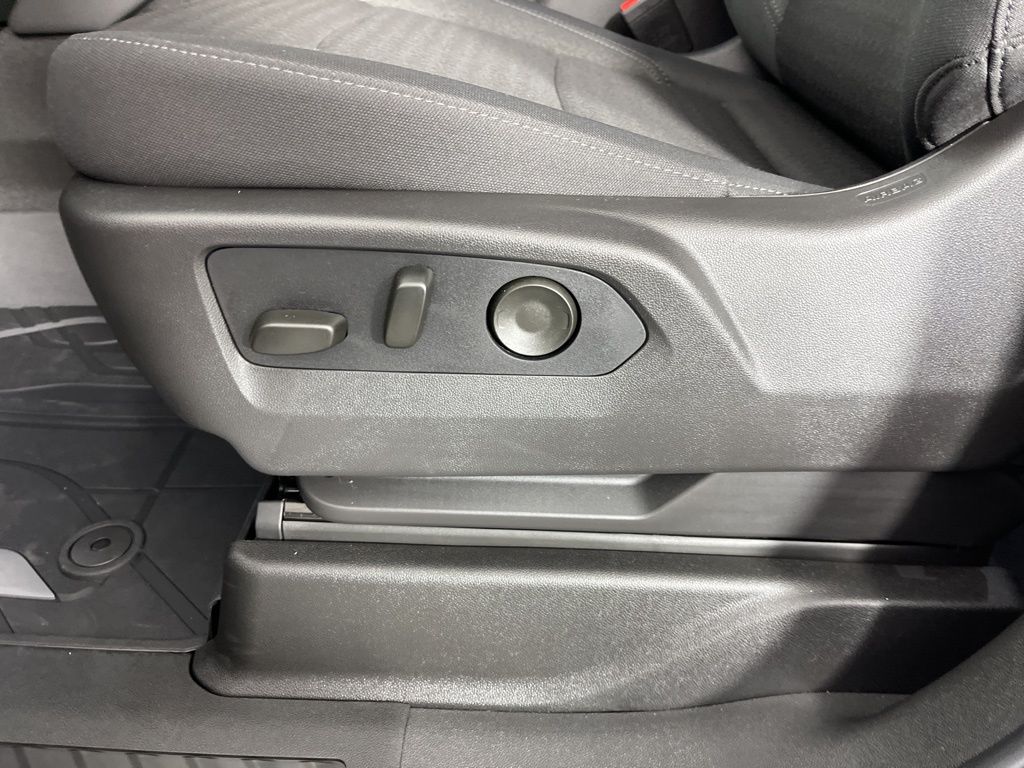 Thumbnail: 2025 Chevrolet Suburban - 24