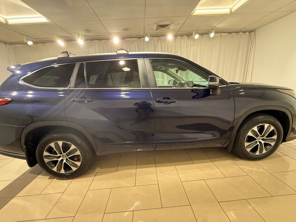 Thumbnail: 2023 Toyota Highlander - 6