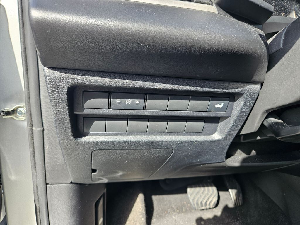 Thumbnail: 2024 Mitsubishi Outlander - 19