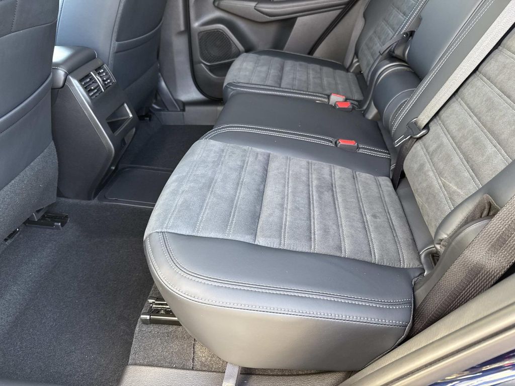 2025 Mitsubishi Outlander Plug-in Hybrid SE - Photo 15