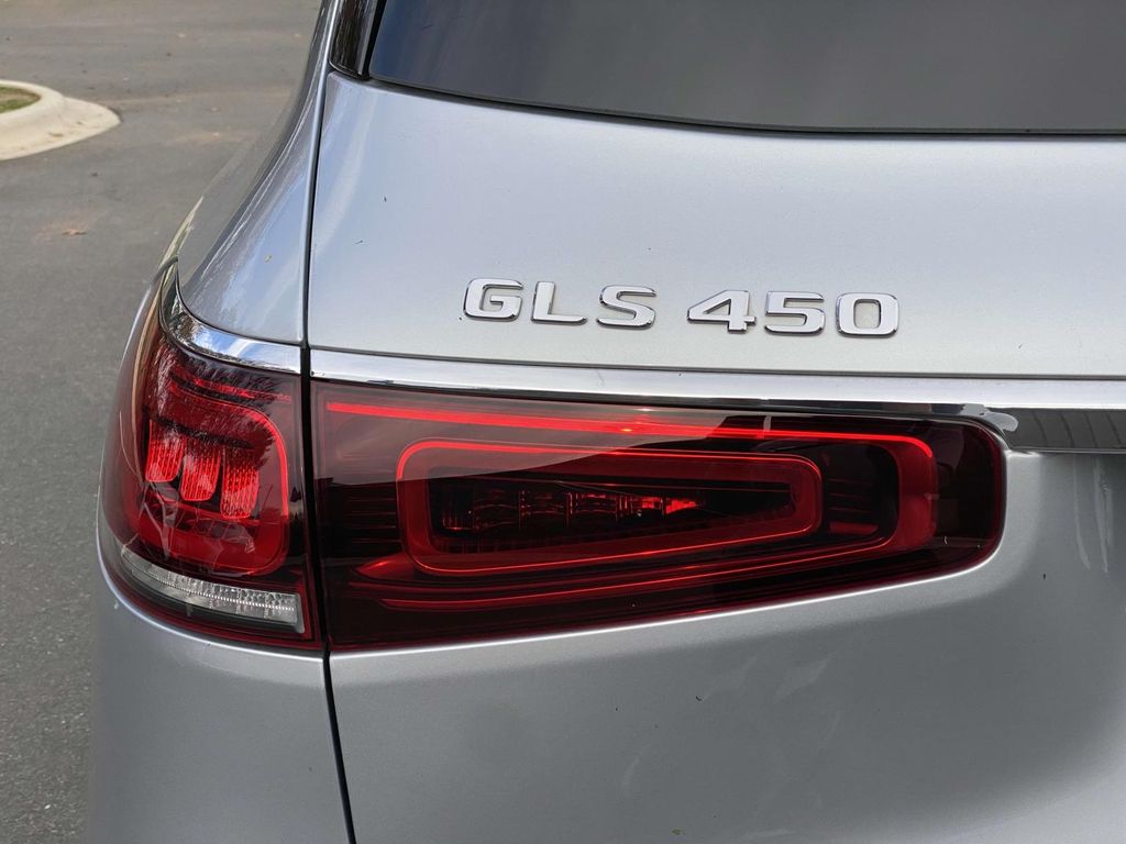 2022 Mercedes-Benz GLS 450 4MATIC 8