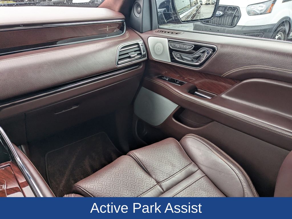 2019 Lincoln Navigator L Black Label