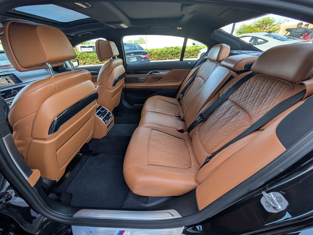 Used 2021 Black BMW 750i xDrive image 6