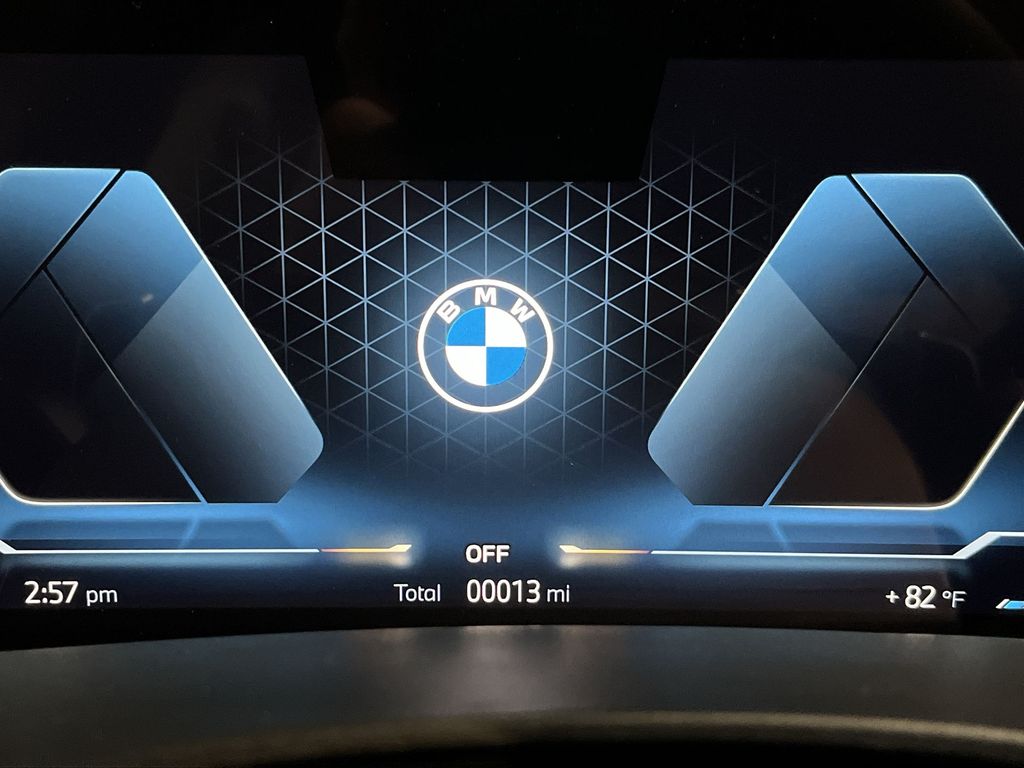 Thumbnail: 2026 BMW X7 - 15