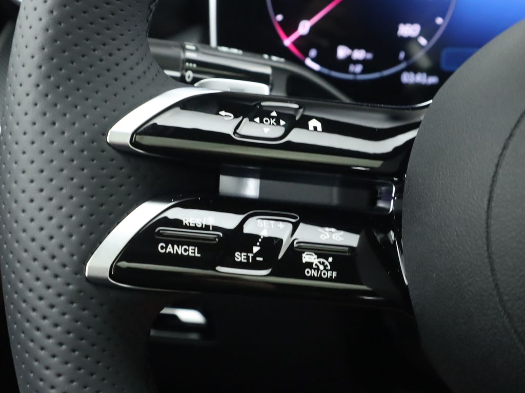 2025 Mercedes-Benz GLC 300 11