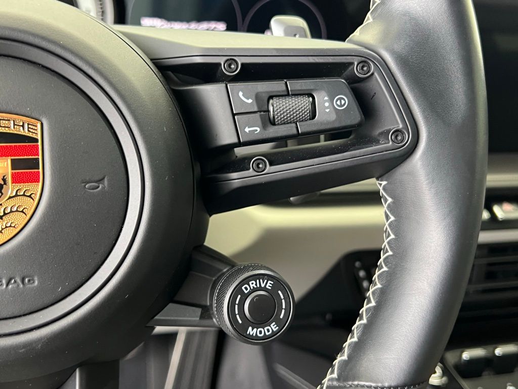 Thumbnail: 2023 Porsche 911 - 9