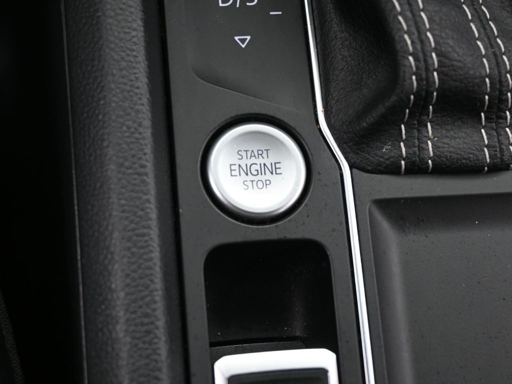 Used 2021 Gray Volkswagen 3.6L V6 SE w/Technology image 22