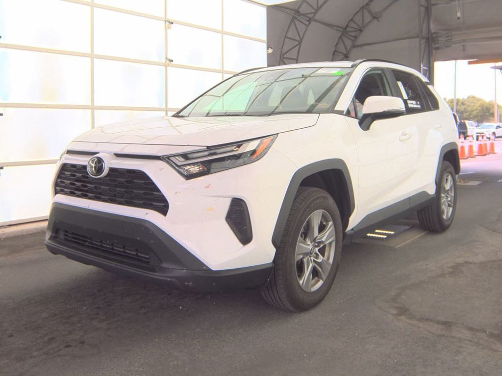 2024 Toyota RAV4 XLE FWD's photo