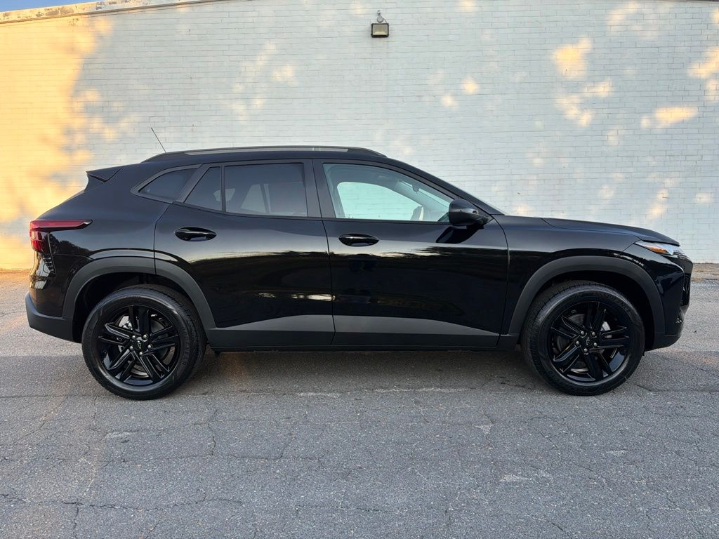 Mosaic Black Metallic 2026 Chevrolet Trax SUV / Crossover Front-Wheel Drive 6-Speed Automatic