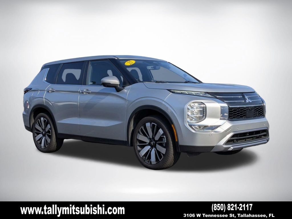 Gray 2025 Mitsubishi Outlander SUV / Crossover Front-Wheel Drive Continuously Variable Transmission