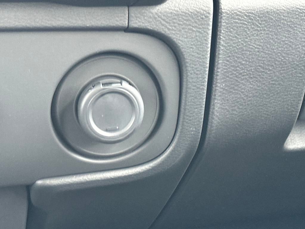 2025 Nissan Frontier SV photo