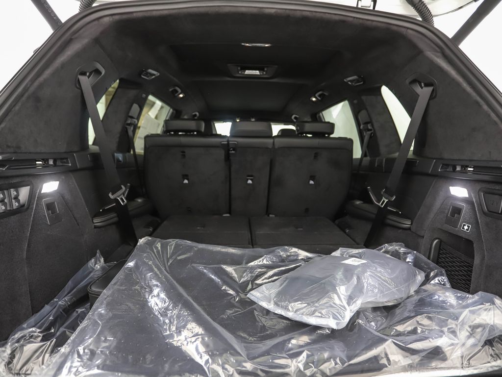 Thumbnail: 2027 BMW X7 - 29