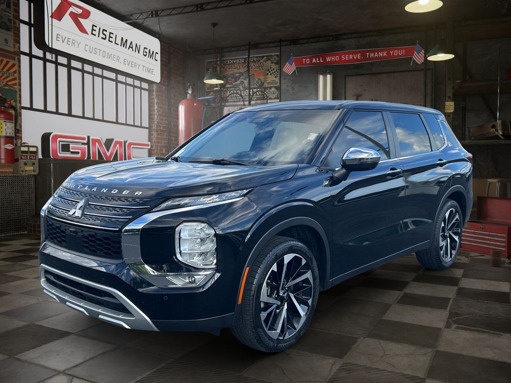 Labrador Black Pearl 2022 Mitsubishi Outlander SUV / Crossover Front-Wheel Drive Continuously Variable Transmission