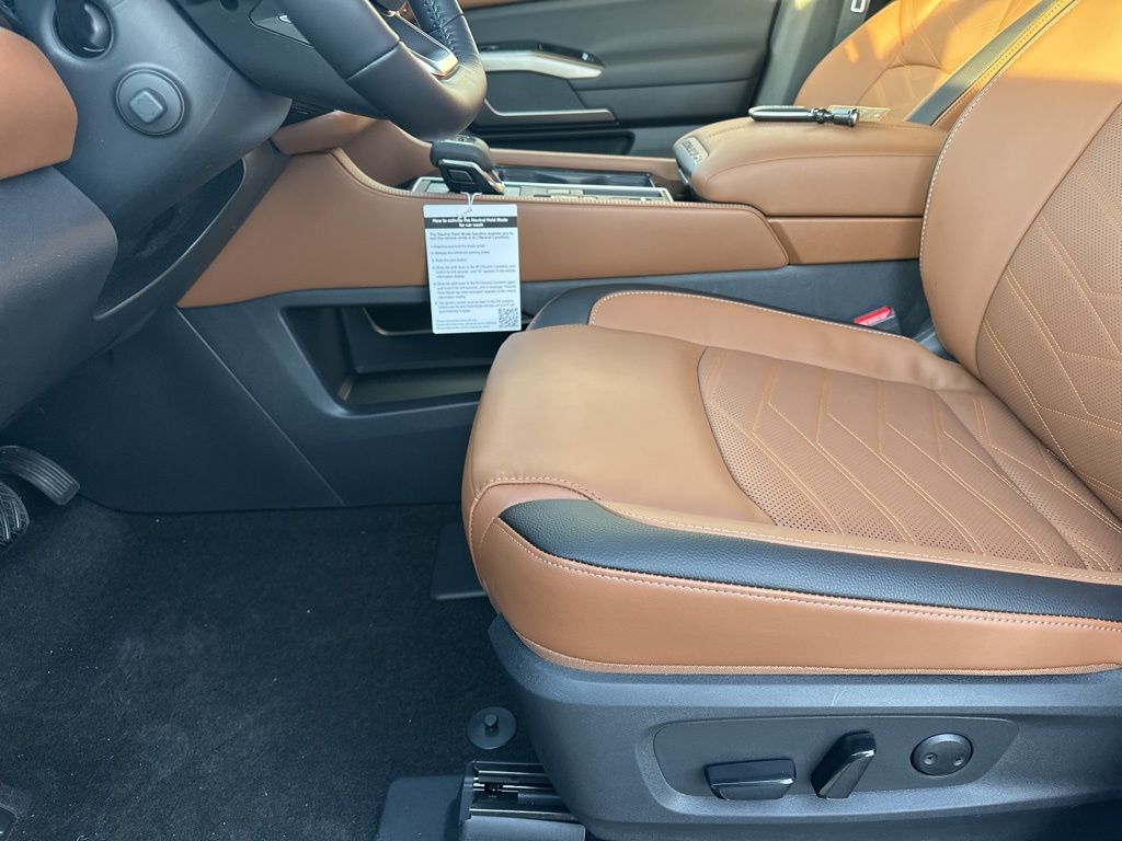 2025 Boulder Gray Pearl Nissan Pathfinder Platinum FWD SUV