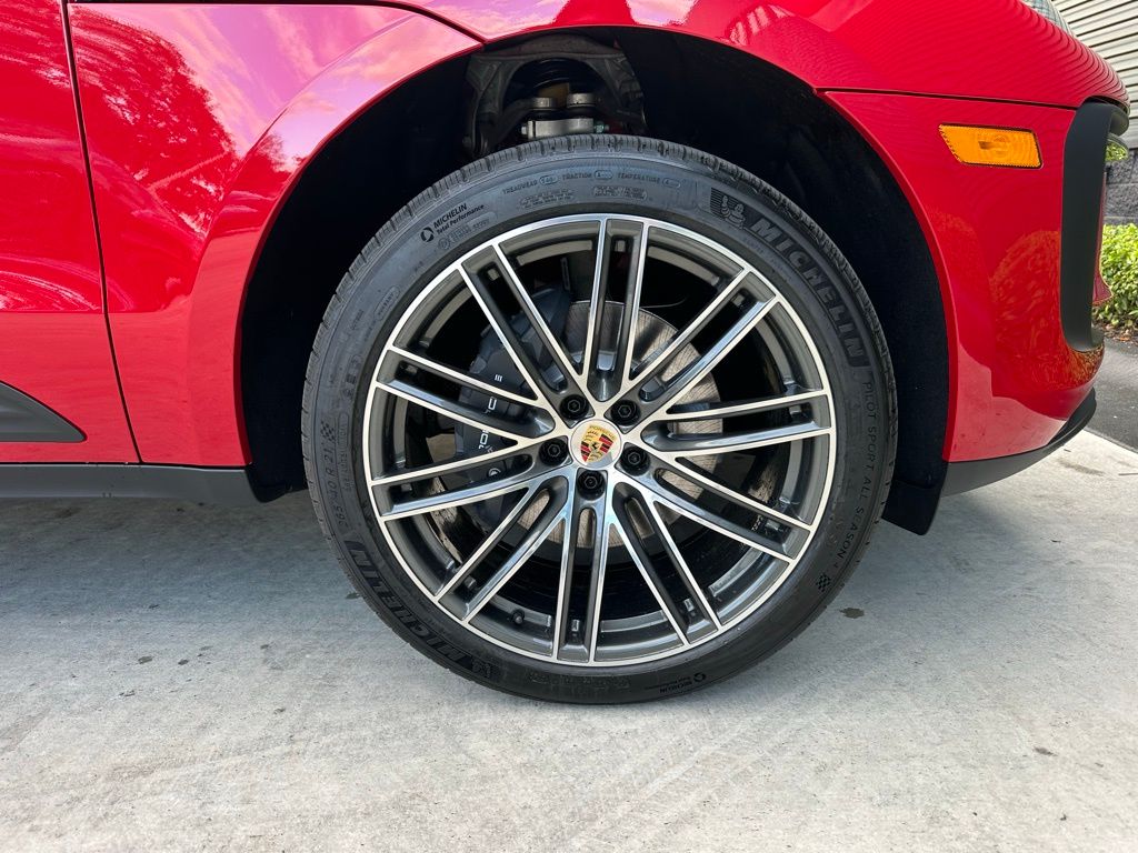 Thumbnail: 2026 Porsche Macan - 15