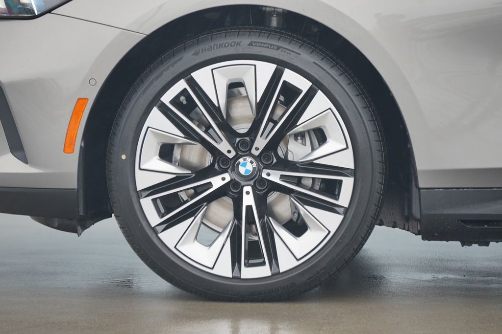 Thumbnail: 2026 BMW i5 - 5